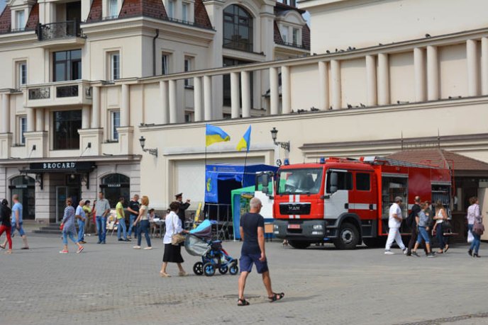 У День Прапора ужгородські рятувальники розповіли про свою професію – 02