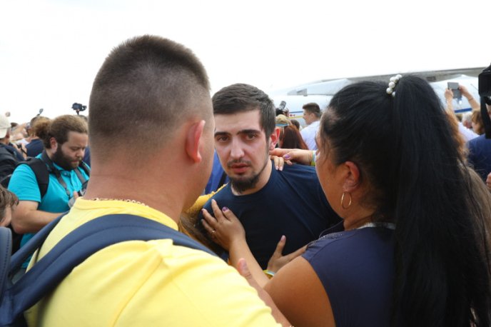 Історичні фото: як зустрічали полонених вдома – 02