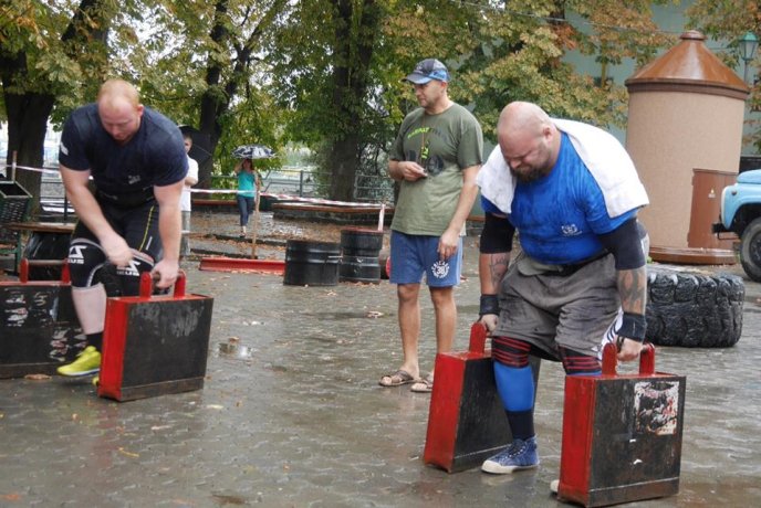 В Ужгороді під дощем змагались силачі – 07 В Ужгороді під дощем змагались силачі – 07