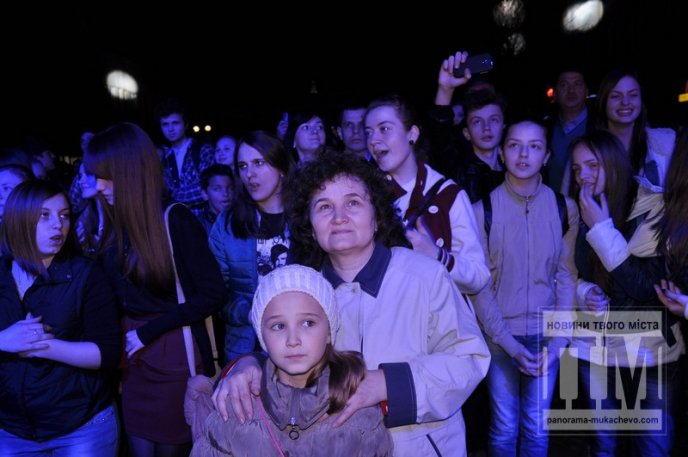 В центрі Мукачева "відгримів" концерт відомого в Україні мукачівського гурту "Without Limits" (ФОТО) – 04