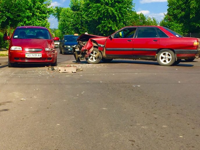 В Ужгороді сталося потрійне ДТП – 05