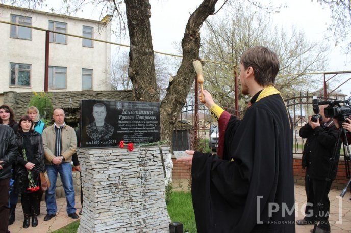 У Мукачеві відкрили меморіальну дошку бійцю АТО Руслану Ігнатишину – 20