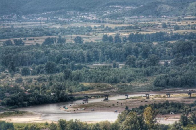 Користувачі соцмереж милуються неймовірними світлинами Хуста з висоти пташиного польоту – 07