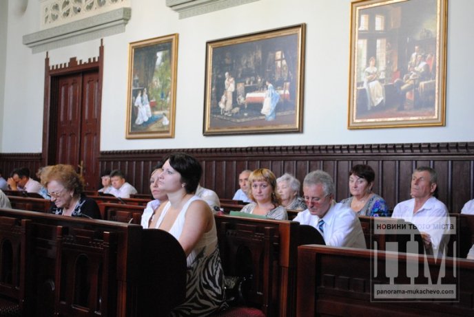 Громадська рада під викрики мукачівців та обурення чиновників обговорила стан дахів багатоквартирних будинків (ФОТО) – 02