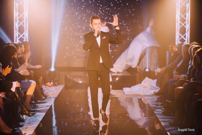 Мода заради життя: на Закарпатті відбувся ІІІ-й благодійний показ мод дизайнерки Роксолани Новак – 139