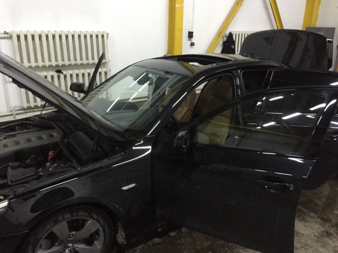 Через приховані цигарки іноземець позбувся «BMW» вартістю понад 250 тис. грн – 06