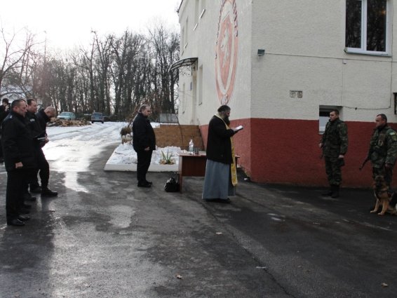 Четверо закарпатських кінологів разом зі службовими собаками вирушили у Маріуполь – 05