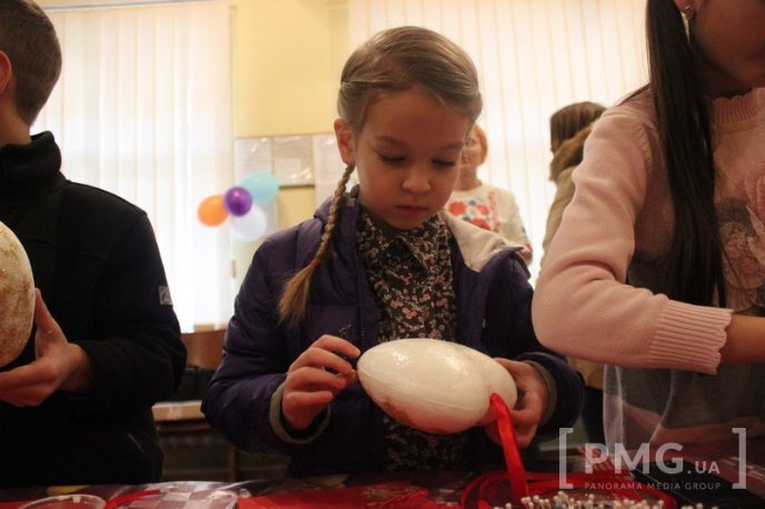 У Мукачеві діти власноруч робили валентинки військовим – 04