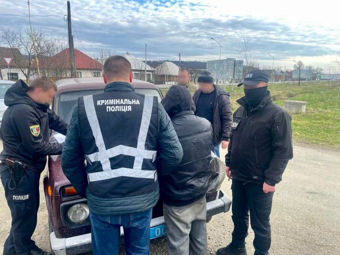 На Закарпатті затримали двох чоловіків. Відомо, що вони накоїли – 01