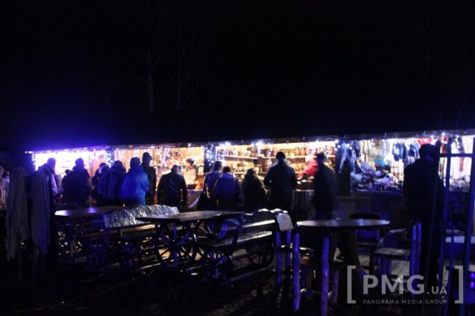 Другий день фестивалю "Червене вино – 2016" супроводжувався виступами закарпатських співаків – 03