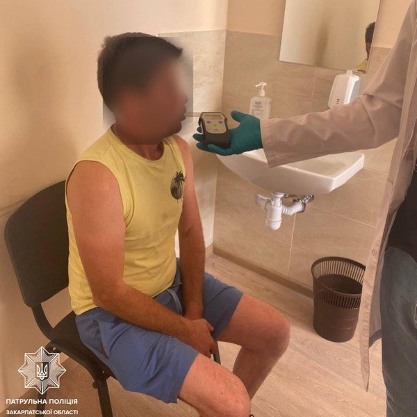 Поїхав у бік Мукачева: водій скоїв ДТП поблизу Сваляви і втік – 03