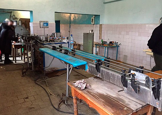 На Закарпатті викрито підпільний цех з виробництва лікувальної мінеральної води – 02