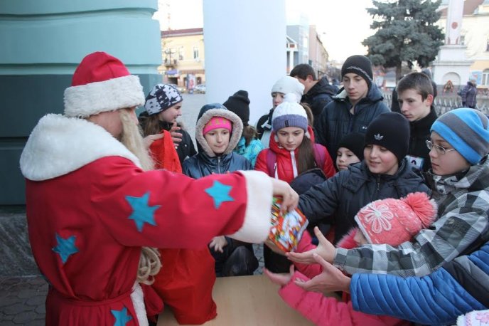 Мукачівці влаштували вулицями міста новорічний забіг – 02