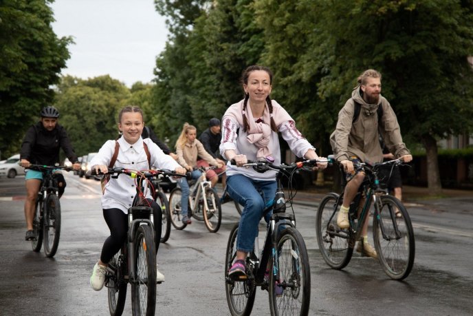 В Ужгороді під час велозаїзду зібрали майже 70 000 гривень для ЗСУ – 06 В Ужгороді під час велозаїзду зібрали майже 70 000 гривень для ЗСУ – 06