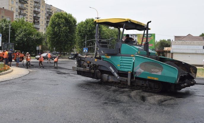 В Ужгороді асфальтують перехрестя вулиць Перемоги – Легоцького – 06
