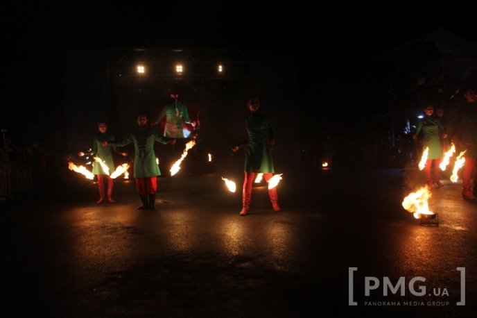 Яскраве святкування Дня святого Мартина у Мукачеві: парад ліхтариків, лицарські бої та вогняне шоу – 106 Яскраве святкування Дня святого Мартина у Мукачеві: парад ліхтариків, лицарські бої та вогняне шоу – 106
