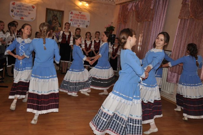 У Мукачеві привітали найдорожчих у світі людей – матерів (ФОТО) – 02