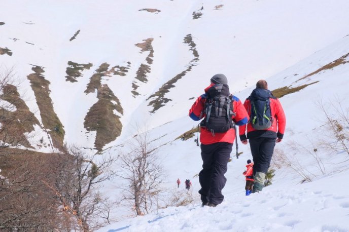 Рятувальники показали, як транспортували тіло трагічно загиблого у горах чоловіка – 03