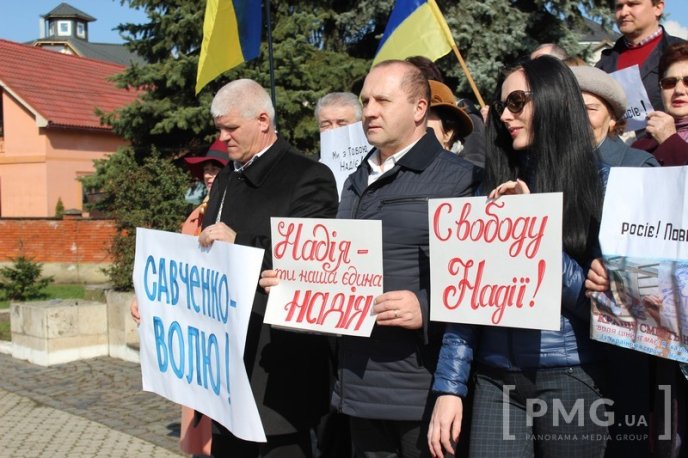 У Мукачеві пройшла акція на підтримку ув’язненої Росією Надії Савченко – 10