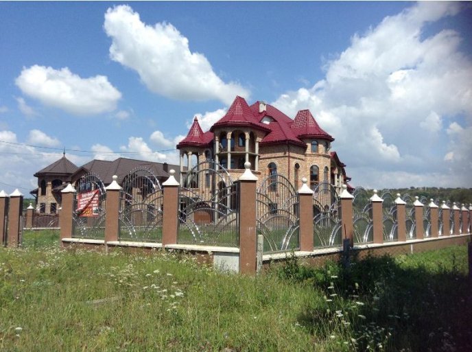 "Межигір’я Януковича? Маєтки Конча-Заспи? Це все фігня", – киянин вражений маєтками у Нижній Апші – 06