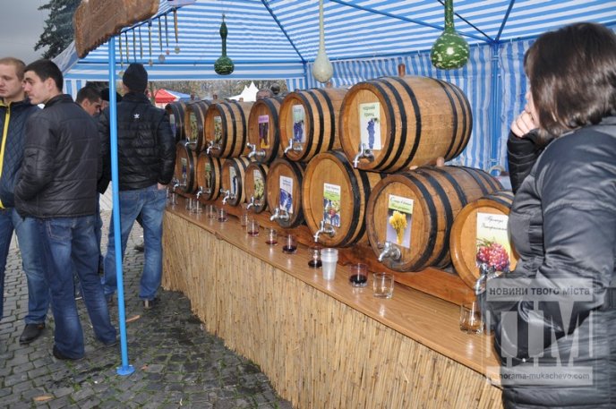 День Святого Мартина у Мукачеві: смачні наїдки, запашне вино і насичена культурна програма (ФОТО) – 12