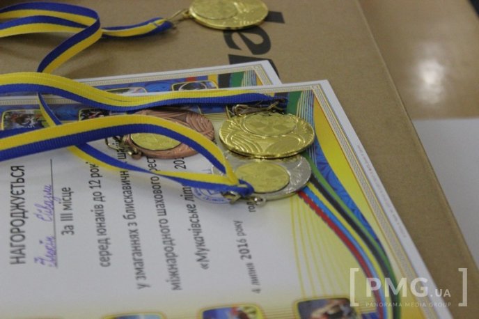 У Мукачеві нагородили переможців Міжнародного шахового фестивалю "Мукачівське літо 2016" – 04 У Мукачеві нагородили переможців Міжнародного шахового фестивалю "Мукачівське літо 2016" – 04