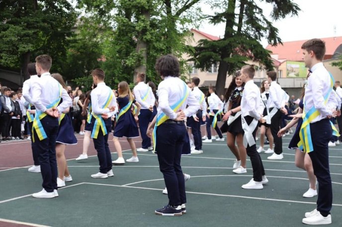 У школах Мукачева пролунав останній дзвоник – 05
