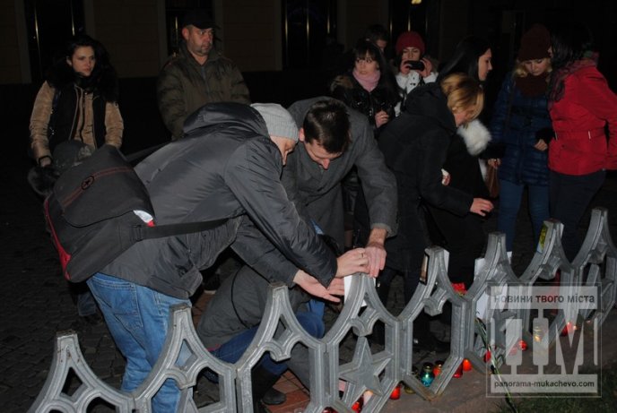 Мукачівці пом’янули героїв, які загинули на Майдані (ФОТО) – 03