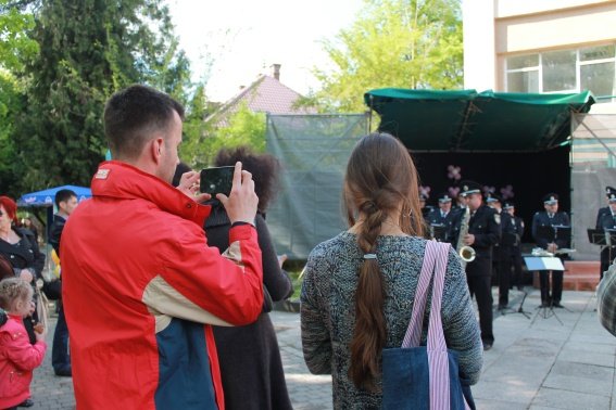 Оркестр поліції Закарпаття відкрив "Сакуру-Фест" в Ужгороді – 08 Оркестр поліції Закарпаття відкрив "Сакуру-Фест" в Ужгороді – 08