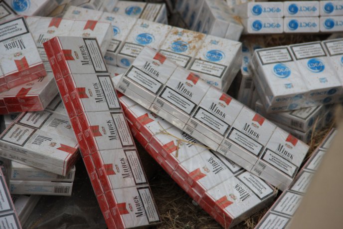 На Закарпатті під паливними брекетами виявили партію контрабандних цигарок – 10