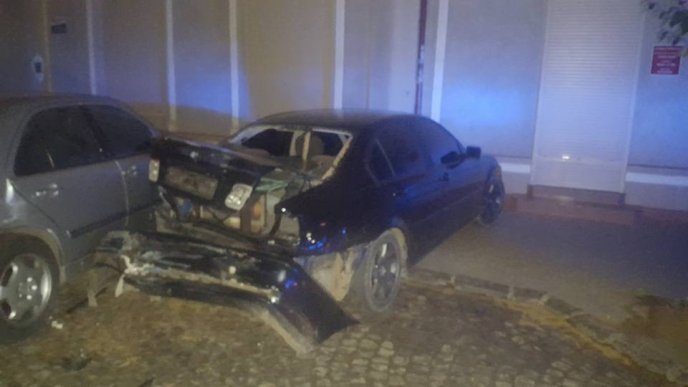 В Ужгороді водій протаранив п’ять автівок, в’їхав у терасу кафе і втік з місця ДТП – 05