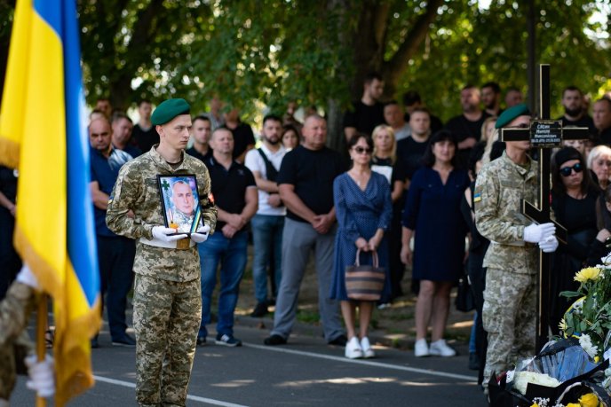 На Закарпатті поховали військового, який врятував десятки побратимів – 01