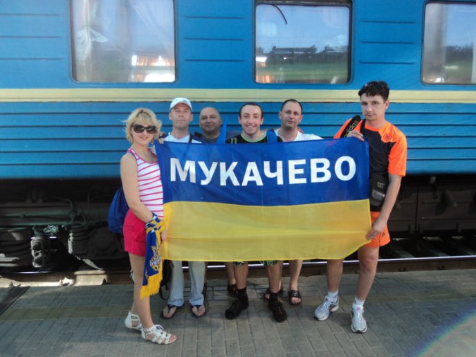 Мукачівські вболівальники підтримували футбольну збірну України в Донецьку (ФОТОРЕПОРТАЖ) – 01