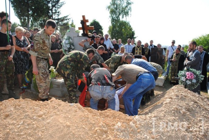 На Мукачівщині попрощались з бійцем "Правого сектору", який загинув у зоні АТО – 22