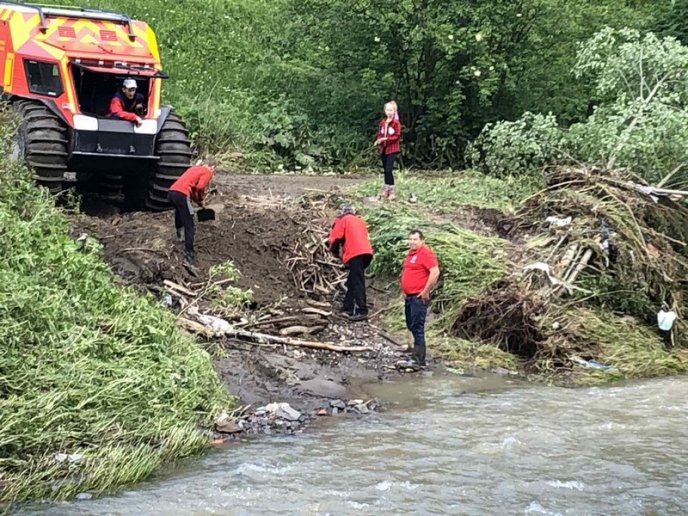 На Рахівщині відновили розмиту паводковою хвилею ділянку дороги  – 03