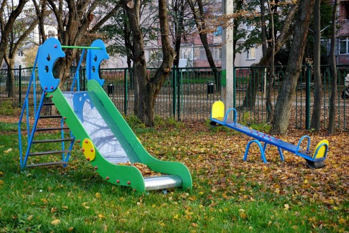 В одному з дитсадків Мукачева провели благоустрій території – 04 В одному з дитсадків Мукачева провели благоустрій території – 04