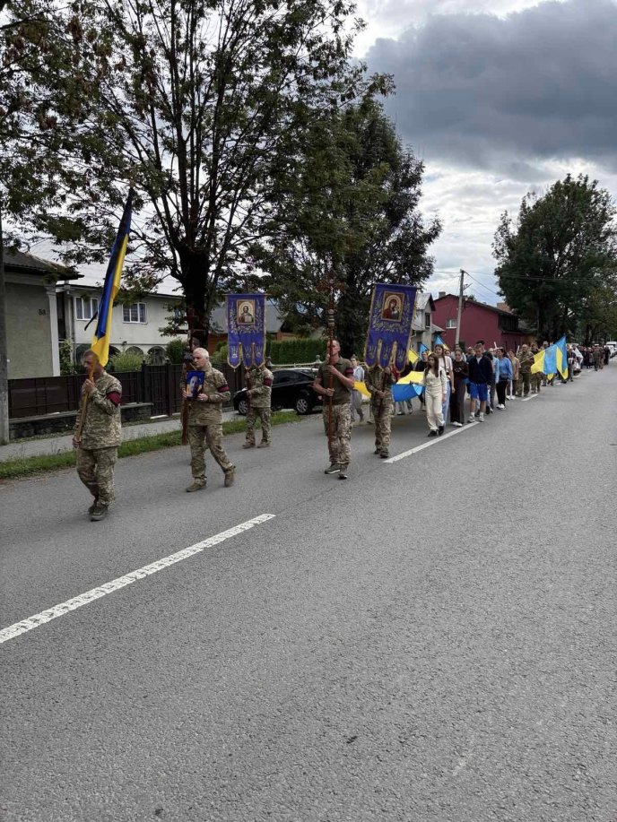В Ясінянській громаді попрощались із воїном – 01 Прощання з Василем Андращуком