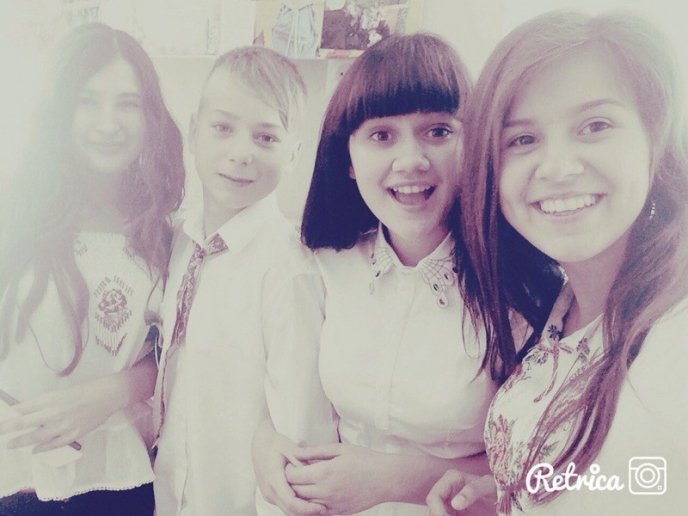 Шкільний фотоальбом: як учні Мукачева 1 Вересня відзначали (ФОТОРЕПОРТАЖ) – 43