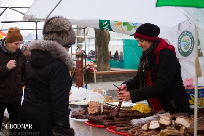 Мед, вино, бринза, сир та ковбаси: в Ужгороді стартував смачний фестиваль – 12