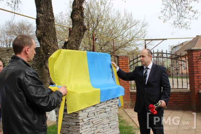 У Мукачеві відкрили меморіальну дошку бійцю АТО Руслану Ігнатишину – 15