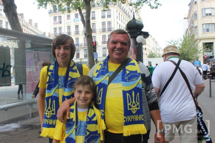 Вулиці Ліона вщерть переповнені українськими уболівальниками – 08