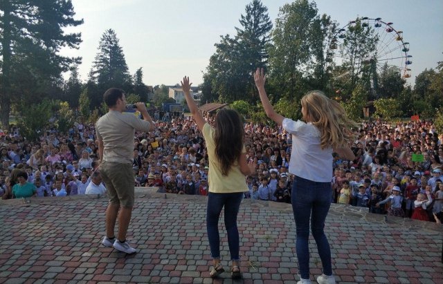 Свято першокласника по-мукачівськи: фотозвіт із парку – 06 Свято першокласника по-мукачівськи: фотозвіт із парку – 06