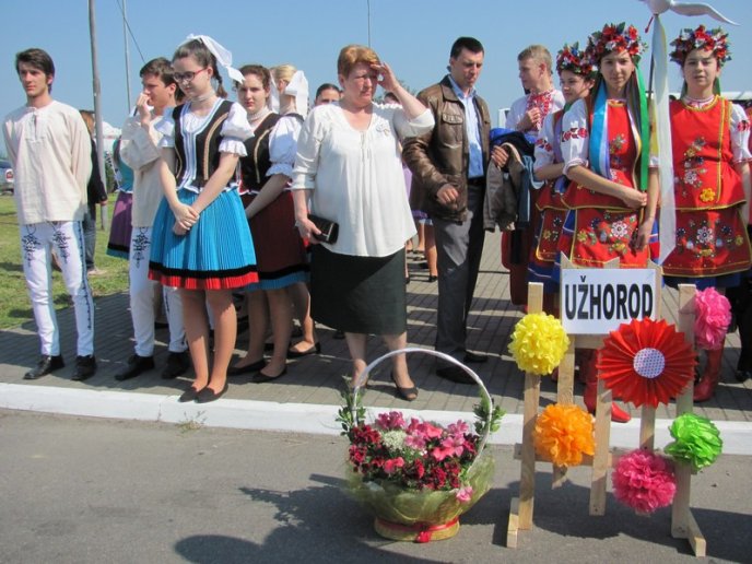 У День добросусідства українці передали словакам легендарний гелікоптер – 03