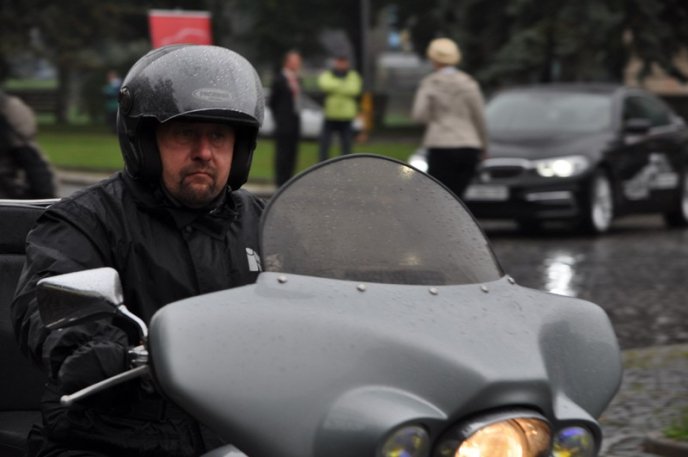 Вулицями Ужгорода проїхалися байкери на унікальних мотоциклах – 03