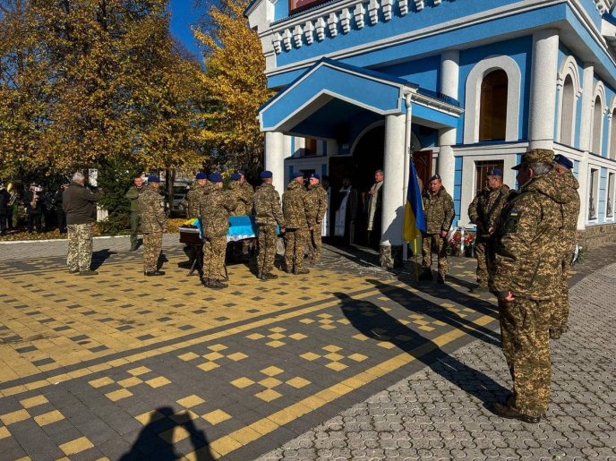 Область попрощалась із полеглим на війні захисником – 01