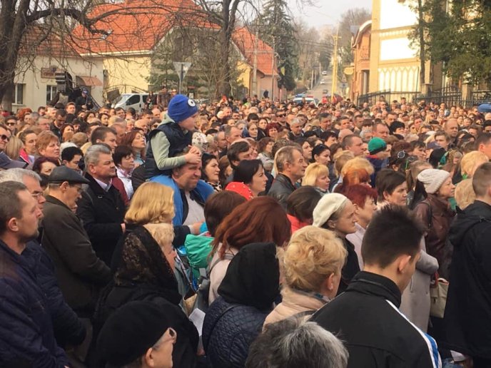 В Ужгороді чимало людей взяли участь у Хресній ході – 04