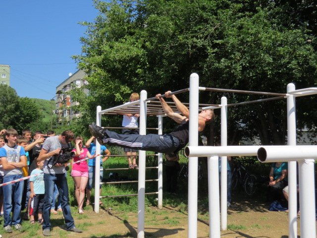 Воркаутери вчерговий раз виробляли у Мукачеві неймовірні трюки (ФОТО) – 03