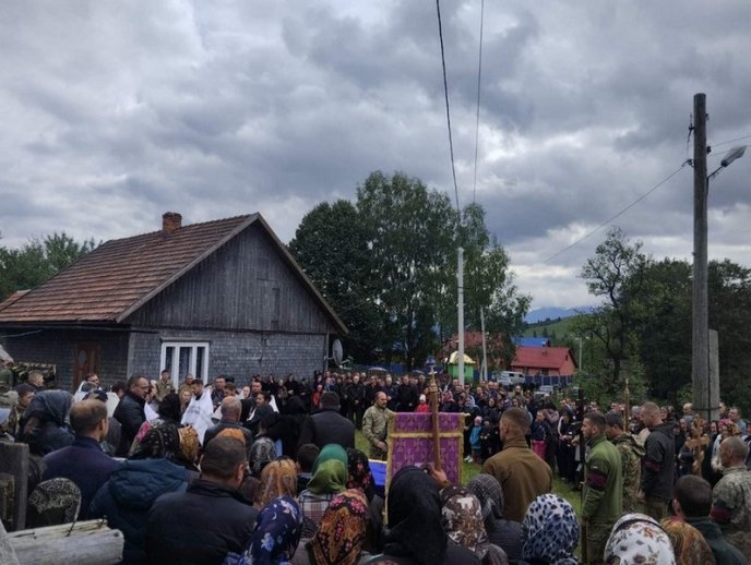 На Рахівщині попрощались із полеглим Героєм – 01