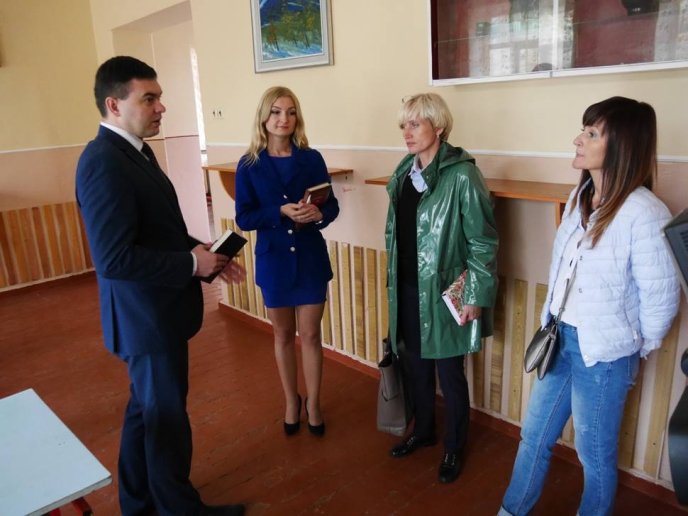 Ужгородські чиновники перевірили шкільні буфети – 17