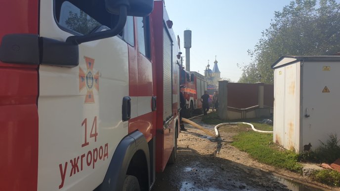 Закарпатські вогнеборці показали наслідки масштабної пожежі  – 05